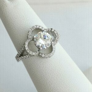 Clover Flower CZ ring size 6 in Sterling Silver 🆕